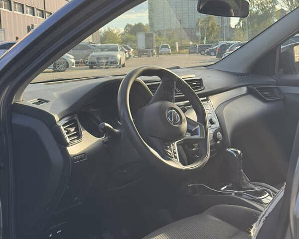 Серый Ниссан Rogue Sport, объемом двигателя 2 л и пробегом 214 тыс. км за 12000 $, фото 25 на Automoto.ua