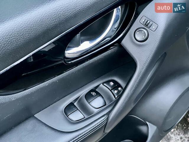 Серый Ниссан Rogue Sport, объемом двигателя 2 л и пробегом 193 тыс. км за 13000 $, фото 19 на Automoto.ua