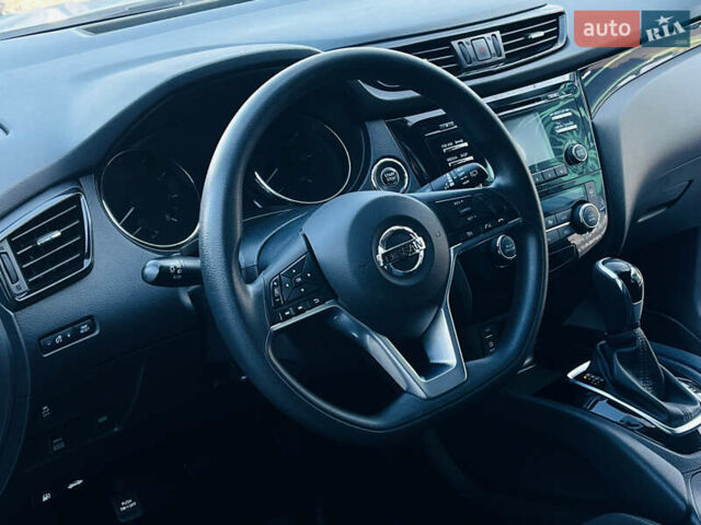 Серый Ниссан Rogue Sport, объемом двигателя 2 л и пробегом 103 тыс. км за 14200 $, фото 9 на Automoto.ua