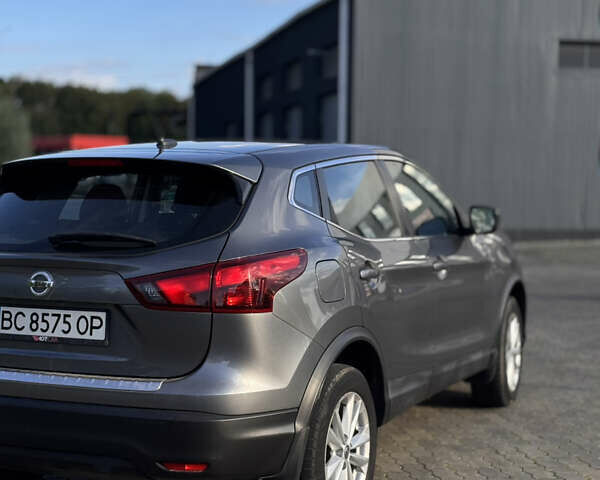 Серый Ниссан Rogue Sport, объемом двигателя 2 л и пробегом 214 тыс. км за 12000 $, фото 6 на Automoto.ua