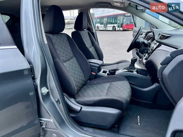 Серый Ниссан Rogue Sport, объемом двигателя 2 л и пробегом 193 тыс. км за 13000 $, фото 14 на Automoto.ua