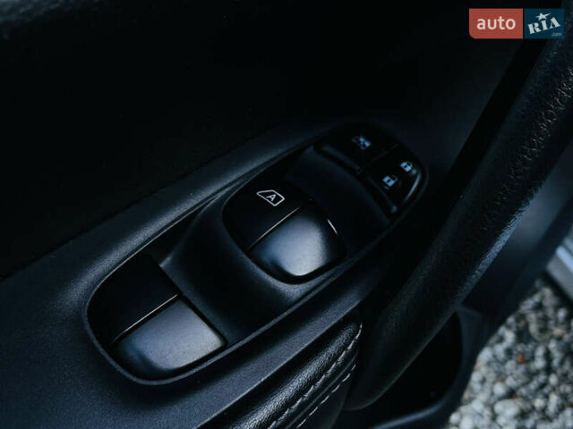 Серый Ниссан Rogue Sport, объемом двигателя 2 л и пробегом 103 тыс. км за 14200 $, фото 11 на Automoto.ua