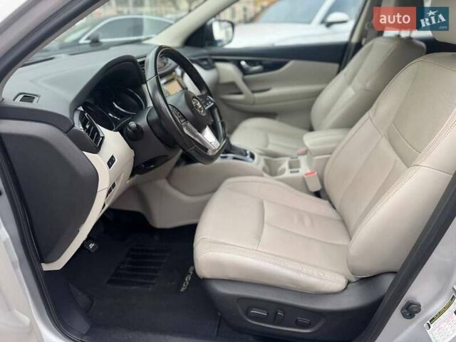 Серый Ниссан Rogue Sport, объемом двигателя 2 л и пробегом 83 тыс. км за 14500 $, фото 19 на Automoto.ua