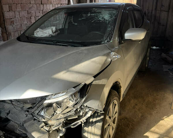 Серый Ниссан Rogue Sport, объемом двигателя 2 л и пробегом 63 тыс. км за 8000 $, фото 4 на Automoto.ua