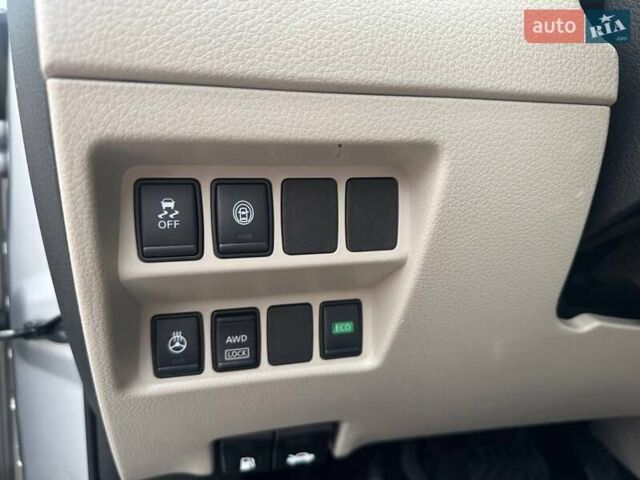 Серый Ниссан Rogue Sport, объемом двигателя 2 л и пробегом 83 тыс. км за 14500 $, фото 14 на Automoto.ua