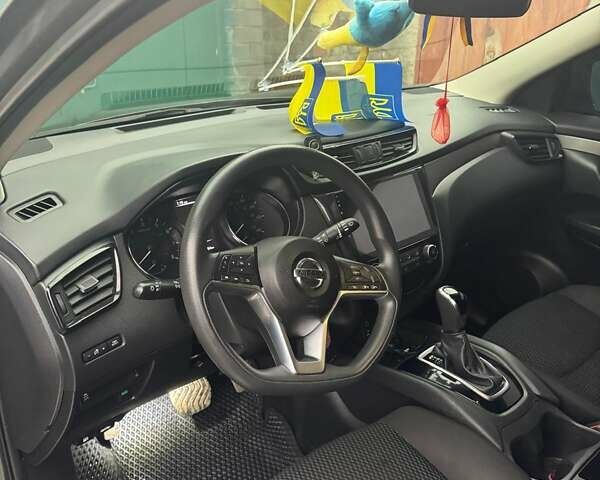 Сірий Ніссан Rogue Sport, об'ємом двигуна 2 л та пробігом 96 тис. км за 13700 $, фото 4 на Automoto.ua