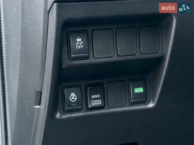 Серый Ниссан Rogue Sport, объемом двигателя 2 л и пробегом 193 тыс. км за 13000 $, фото 20 на Automoto.ua