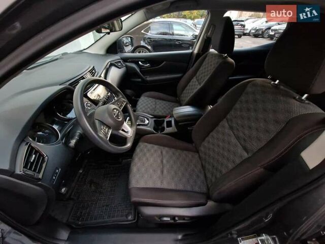 Сірий Ніссан Rogue Sport, об'ємом двигуна 2 л та пробігом 111 тис. км за 13490 $, фото 43 на Automoto.ua