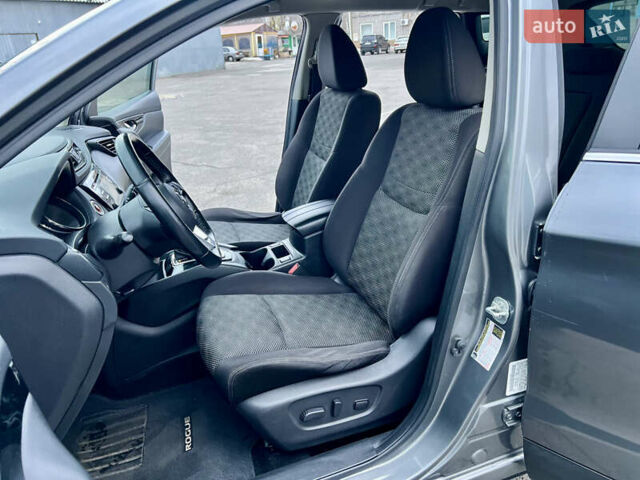 Серый Ниссан Rogue Sport, объемом двигателя 2 л и пробегом 193 тыс. км за 13000 $, фото 17 на Automoto.ua
