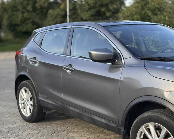 Серый Ниссан Rogue Sport, объемом двигателя 2 л и пробегом 214 тыс. км за 12000 $, фото 3 на Automoto.ua