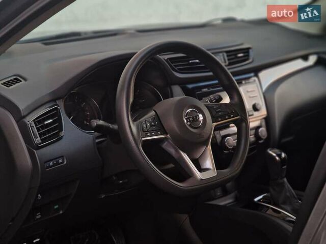 Сірий Ніссан Rogue Sport, об'ємом двигуна 2 л та пробігом 111 тис. км за 13490 $, фото 46 на Automoto.ua