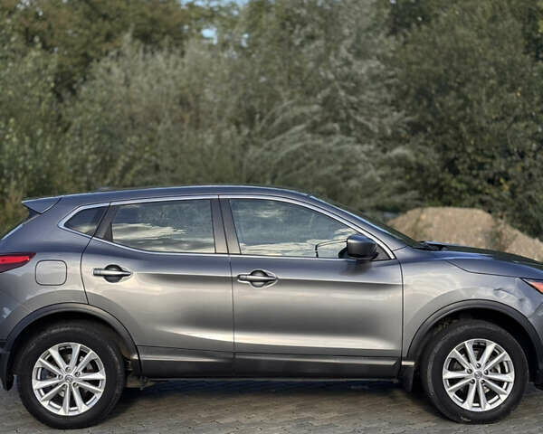 Серый Ниссан Rogue Sport, объемом двигателя 2 л и пробегом 214 тыс. км за 12000 $, фото 4 на Automoto.ua