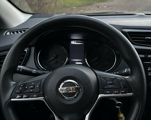 Сірий Ніссан Rogue Sport, об'ємом двигуна 2 л та пробігом 170 тис. км за 14500 $, фото 27 на Automoto.ua