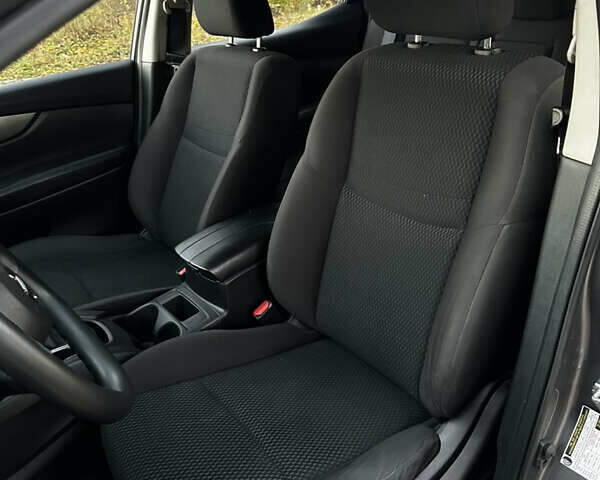 Сірий Ніссан Rogue Sport, об'ємом двигуна 2 л та пробігом 170 тис. км за 14500 $, фото 20 на Automoto.ua