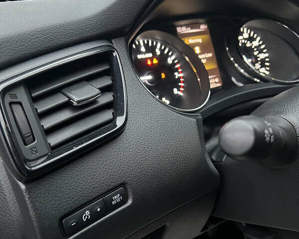 Серый Ниссан Rogue Sport, объемом двигателя 2 л и пробегом 75 тыс. км за 13500 $, фото 11 на Automoto.ua