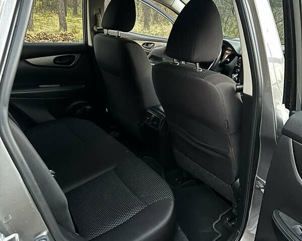 Сірий Ніссан Rogue Sport, об'ємом двигуна 2 л та пробігом 170 тис. км за 14500 $, фото 21 на Automoto.ua