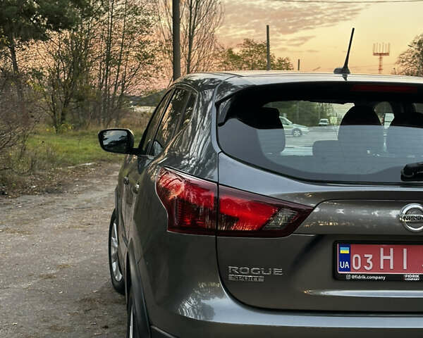 Сірий Ніссан Rogue Sport, об'ємом двигуна 2 л та пробігом 170 тис. км за 14500 $, фото 15 на Automoto.ua