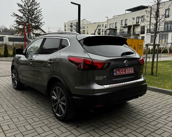 Серый Ниссан Rogue Sport, объемом двигателя 2 л и пробегом 61 тыс. км за 15500 $, фото 5 на Automoto.ua
