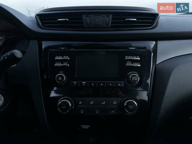 Серый Ниссан Rogue Sport, объемом двигателя 2 л и пробегом 181 тыс. км за 12900 $, фото 22 на Automoto.ua