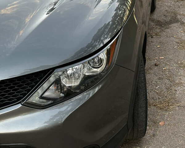 Сірий Ніссан Rogue Sport, об'ємом двигуна 2 л та пробігом 170 тис. км за 14500 $, фото 9 на Automoto.ua