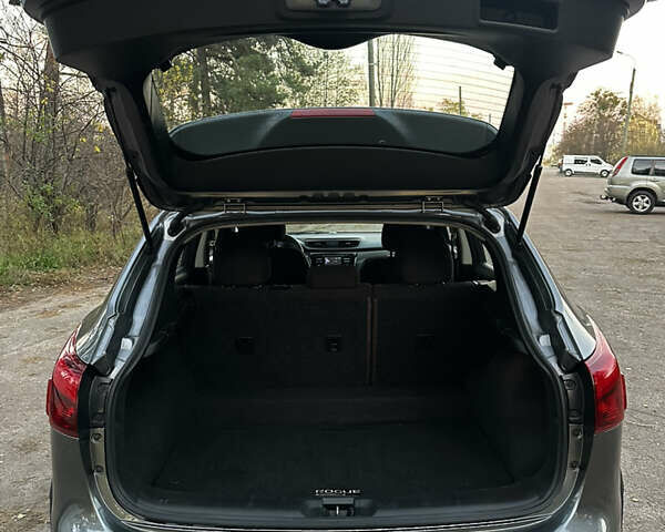 Сірий Ніссан Rogue Sport, об'ємом двигуна 2 л та пробігом 170 тис. км за 14500 $, фото 30 на Automoto.ua