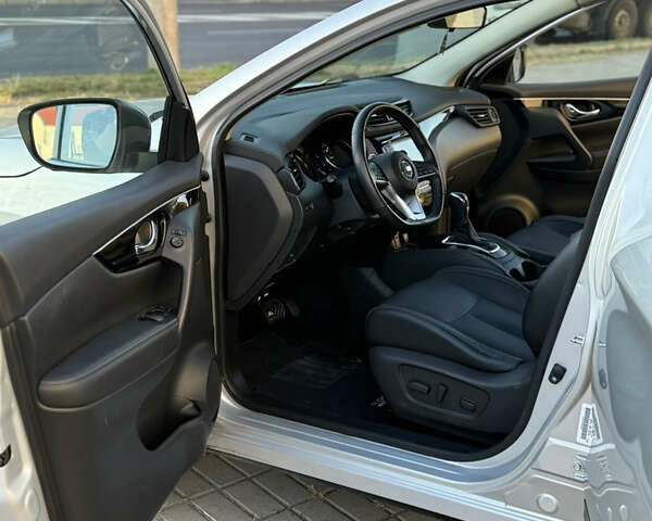 Серый Ниссан Rogue Sport, объемом двигателя 2 л и пробегом 125 тыс. км за 13800 $, фото 13 на Automoto.ua