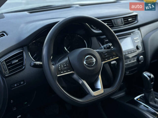 Серый Ниссан Rogue Sport, объемом двигателя 2 л и пробегом 181 тыс. км за 12900 $, фото 16 на Automoto.ua