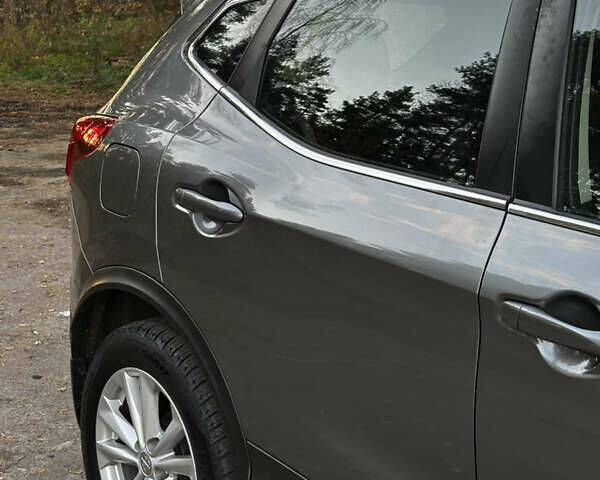 Сірий Ніссан Rogue Sport, об'ємом двигуна 2 л та пробігом 170 тис. км за 14500 $, фото 12 на Automoto.ua