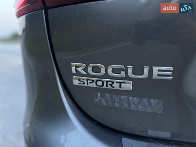 Серый Ниссан Rogue Sport, объемом двигателя 2 л и пробегом 181 тыс. км за 12900 $, фото 28 на Automoto.ua