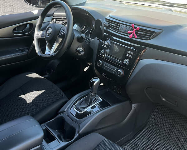 Серый Ниссан Rogue Sport, объемом двигателя 2 л и пробегом 98 тыс. км за 14000 $, фото 17 на Automoto.ua