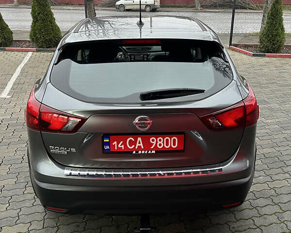 Серый Ниссан Rogue Sport, объемом двигателя 2 л и пробегом 75 тыс. км за 13500 $, фото 5 на Automoto.ua