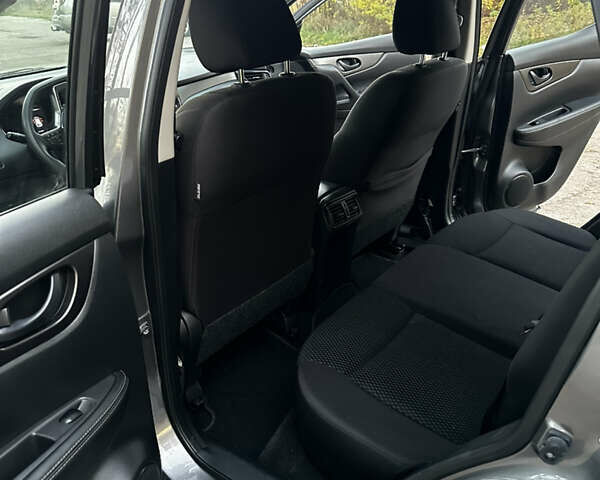 Сірий Ніссан Rogue Sport, об'ємом двигуна 2 л та пробігом 170 тис. км за 14500 $, фото 22 на Automoto.ua