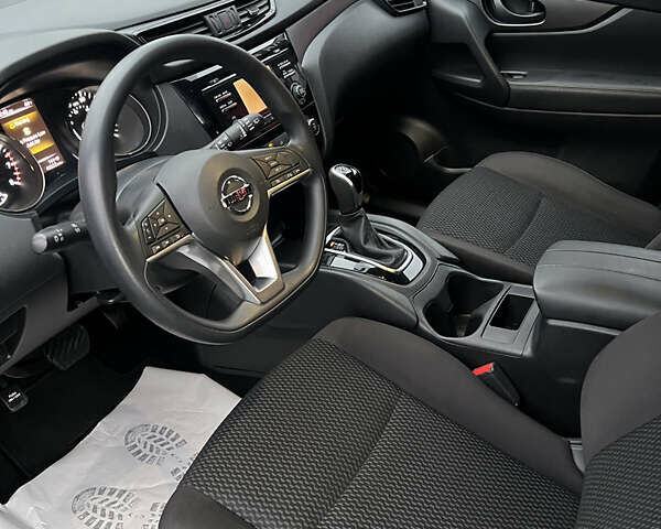 Серый Ниссан Rogue Sport, объемом двигателя 2 л и пробегом 75 тыс. км за 13500 $, фото 13 на Automoto.ua