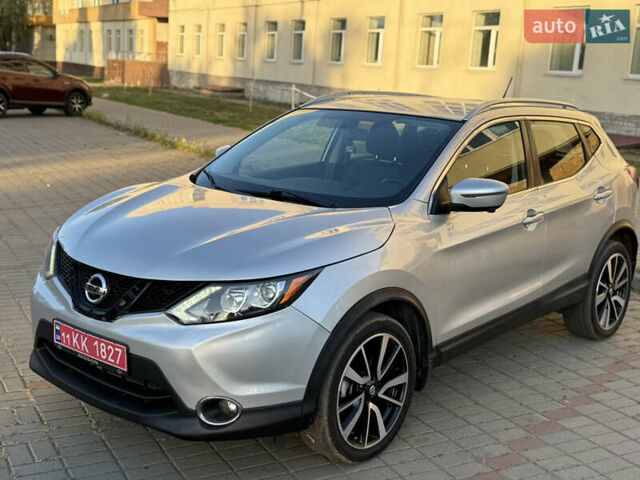 Серый Ниссан Rogue Sport, объемом двигателя 2 л и пробегом 125 тыс. км за 13800 $, фото 3 на Automoto.ua