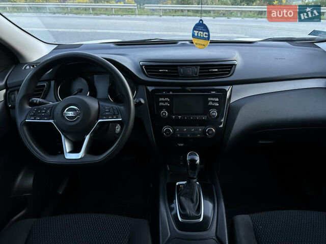Серый Ниссан Rogue Sport, объемом двигателя 2 л и пробегом 181 тыс. км за 12900 $, фото 18 на Automoto.ua