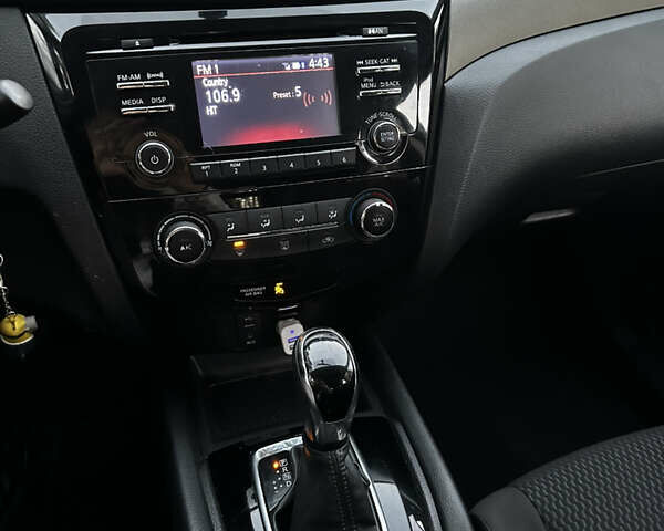 Сірий Ніссан Rogue Sport, об'ємом двигуна 2 л та пробігом 170 тис. км за 14500 $, фото 25 на Automoto.ua