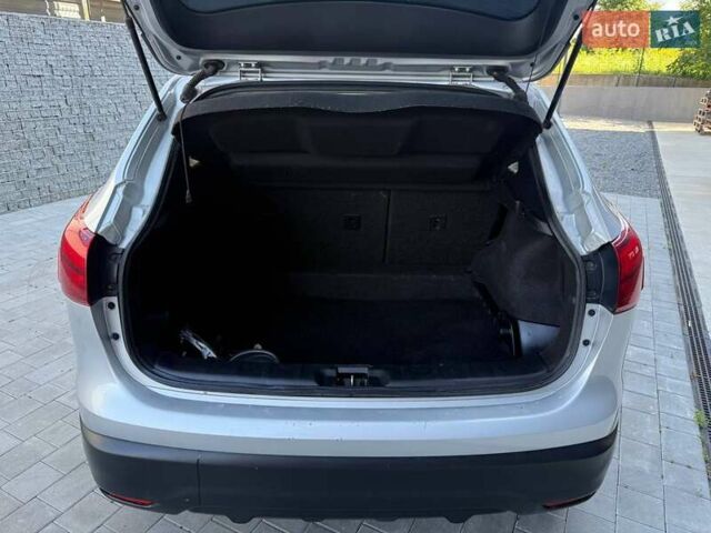 Сірий Ніссан Rogue Sport, об'ємом двигуна 2 л та пробігом 193 тис. км за 9500 $, фото 12 на Automoto.ua
