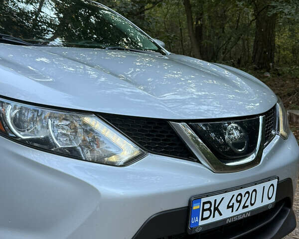 Серый Ниссан Rogue Sport, объемом двигателя 2 л и пробегом 164 тыс. км за 13900 $, фото 3 на Automoto.ua