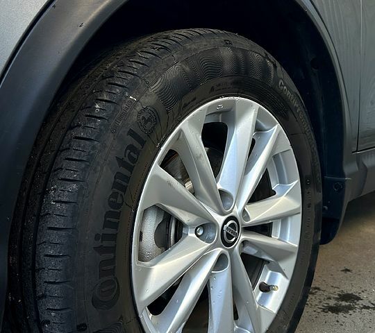 Сірий Ніссан Rogue Sport, об'ємом двигуна 2 л та пробігом 39 тис. км за 16000 $, фото 1 на Automoto.ua