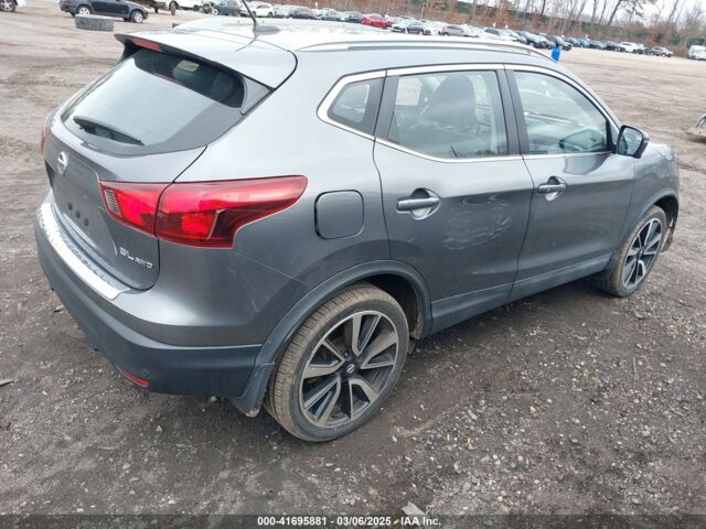 Серый Ниссан Rogue Sport, объемом двигателя 2 л и пробегом 94 тыс. км за 12450 $, фото 5 на Automoto.ua