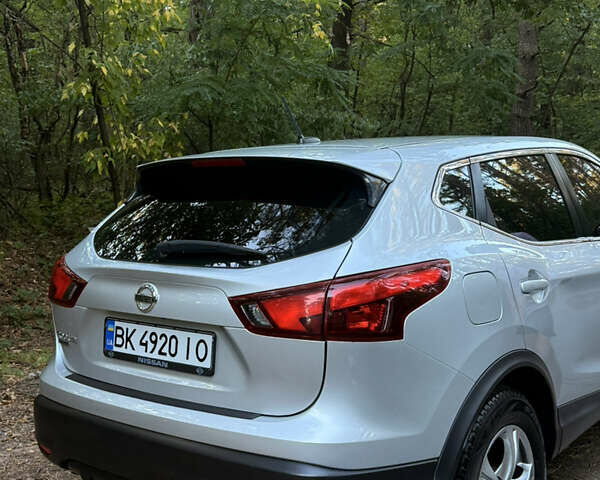 Серый Ниссан Rogue Sport, объемом двигателя 2 л и пробегом 164 тыс. км за 13900 $, фото 5 на Automoto.ua