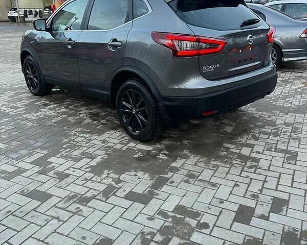 Сірий Ніссан Rogue Sport, об'ємом двигуна 2 л та пробігом 133 тис. км за 11000 $, фото 3 на Automoto.ua