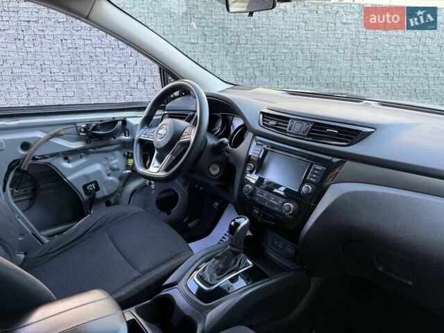 Сірий Ніссан Rogue Sport, об'ємом двигуна 2 л та пробігом 193 тис. км за 9500 $, фото 4 на Automoto.ua