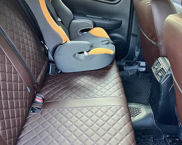 Сірий Ніссан Rogue Sport, об'ємом двигуна 2 л та пробігом 133 тис. км за 11000 $, фото 4 на Automoto.ua