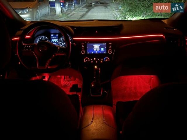 Серый Ниссан Rogue Sport, объемом двигателя 2 л и пробегом 115 тыс. км за 16800 $, фото 17 на Automoto.ua