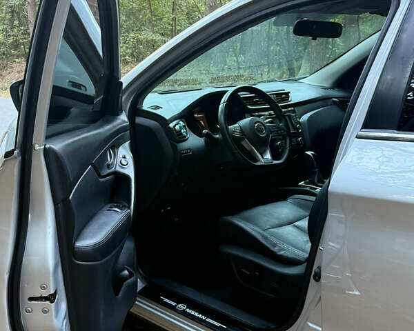 Серый Ниссан Rogue Sport, объемом двигателя 2 л и пробегом 164 тыс. км за 13900 $, фото 10 на Automoto.ua