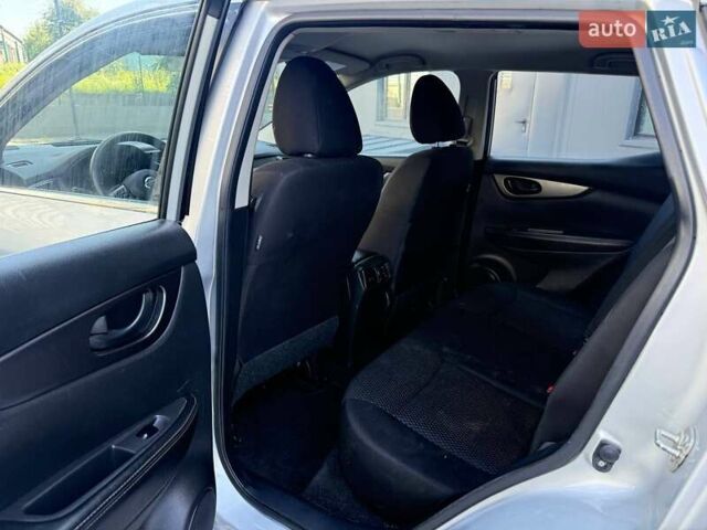 Сірий Ніссан Rogue Sport, об'ємом двигуна 2 л та пробігом 193 тис. км за 9500 $, фото 16 на Automoto.ua