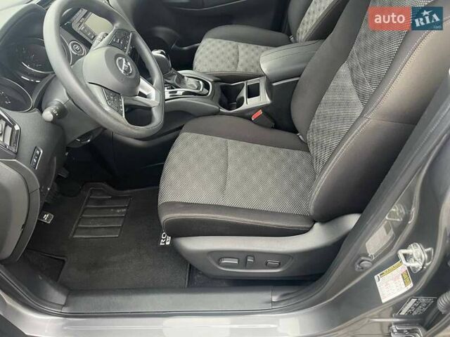 Сірий Ніссан Rogue Sport, об'ємом двигуна 2 л та пробігом 53 тис. км за 15500 $, фото 9 на Automoto.ua
