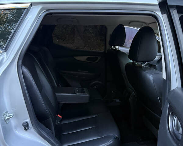 Серый Ниссан Rogue Sport, объемом двигателя 2 л и пробегом 164 тыс. км за 13900 $, фото 15 на Automoto.ua