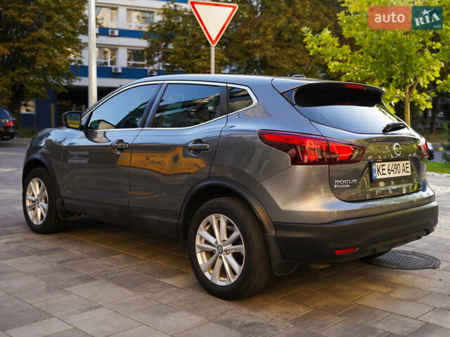 Серый Ниссан Rogue Sport, объемом двигателя 2 л и пробегом 115 тыс. км за 16800 $, фото 3 на Automoto.ua